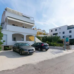 Apartmán 4093b, Mandre